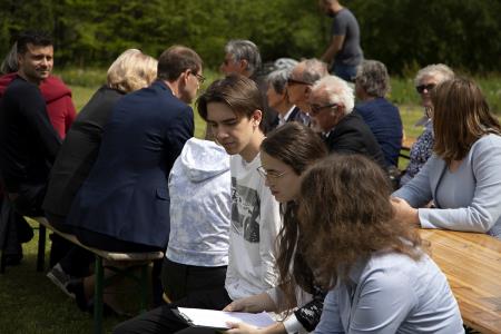 Poslanec Jani Prednik in recitatorji